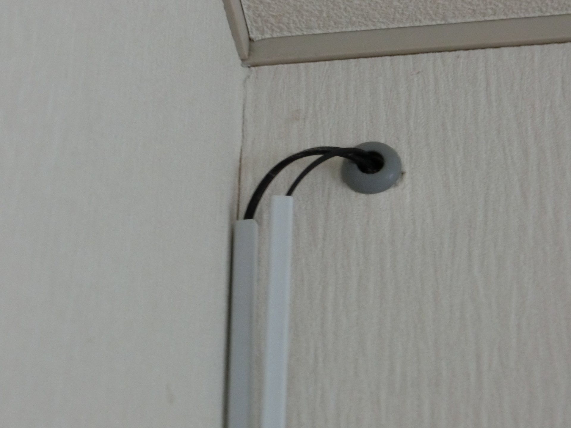 光回線の工事で穴あけは必須？賃貸でも安心な方法と許可取りの注意点を解説