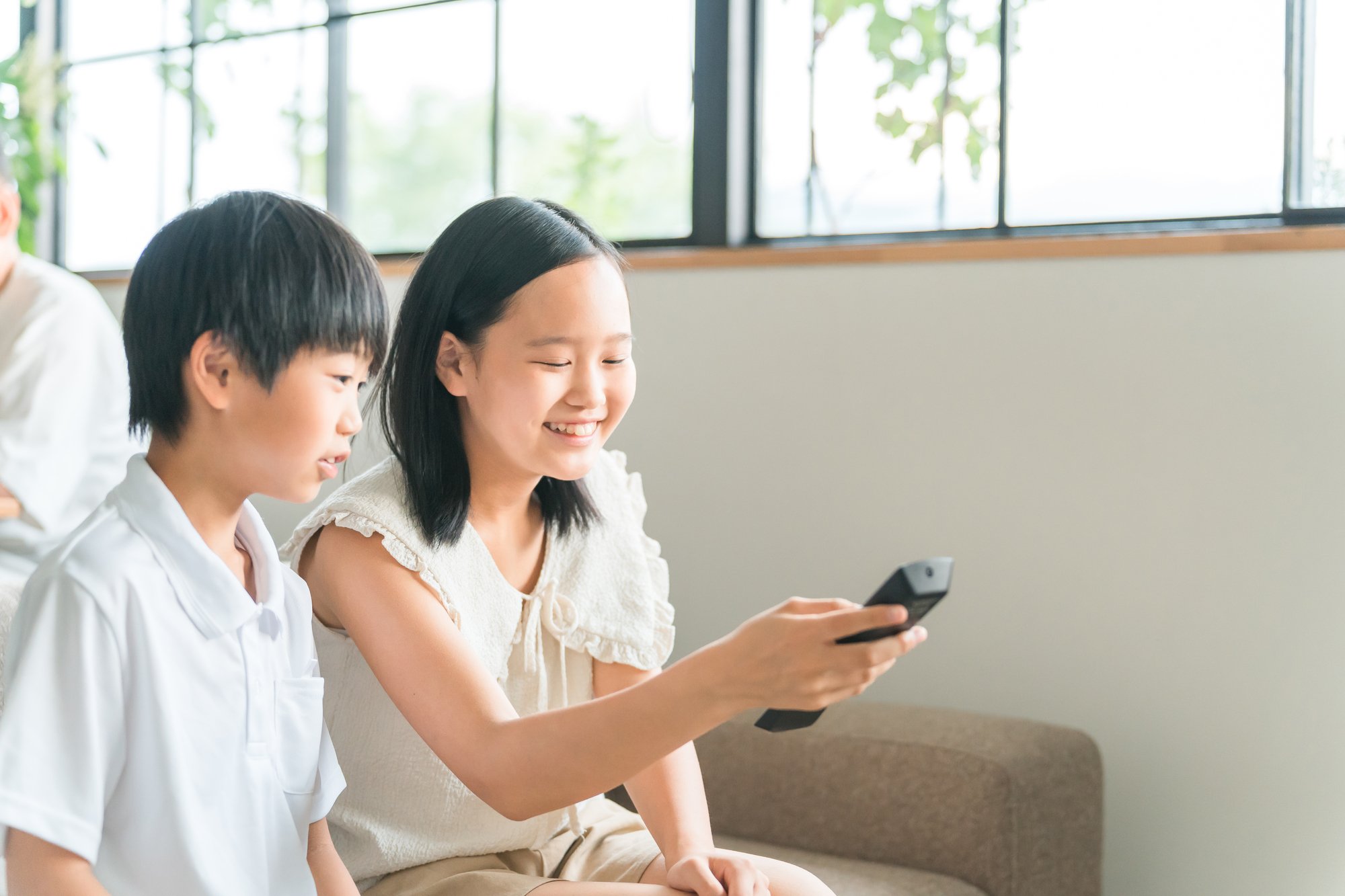 光回線で光テレビを視聴するメリットとは？仕組みや注意点も解説！
